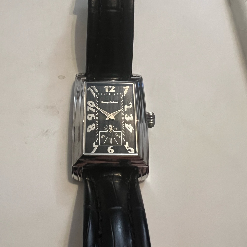 Tommy Bahama unisex watch black leather straps, never used, protective case